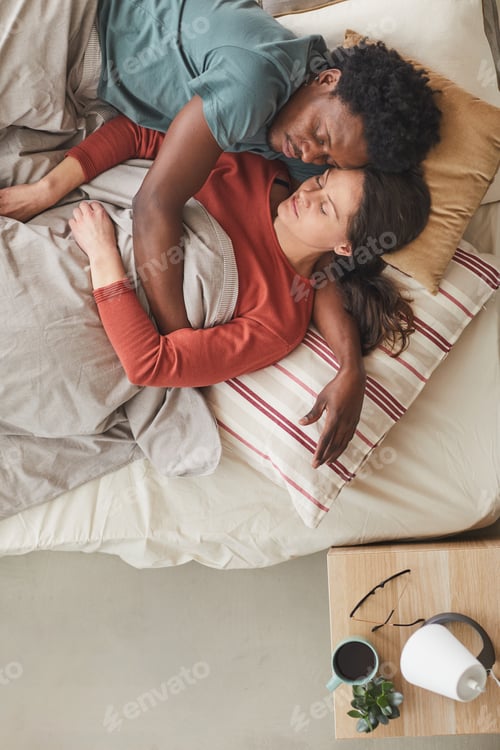 Preview: Couple resting in bed