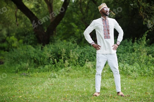 Preview: African family in traditional clothes