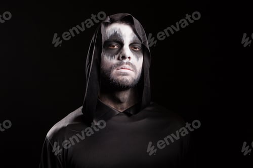 Preview: Man with creepy face dressed up like grim reaper