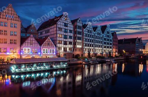 Preview: Canal in Gdansk at night