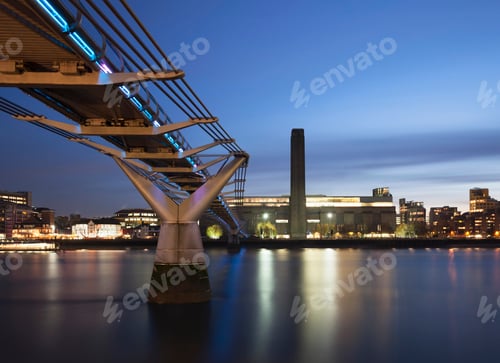 Preview: Millennium Bridge and Tate Modern at night, London, United Kingdom