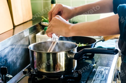 Preview: Making ramen at home. Cooking.