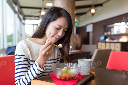 Preview: Woman enjoy her dessert in coffee shop