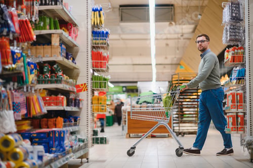 Preview: A man with a cart walks in a supermarket