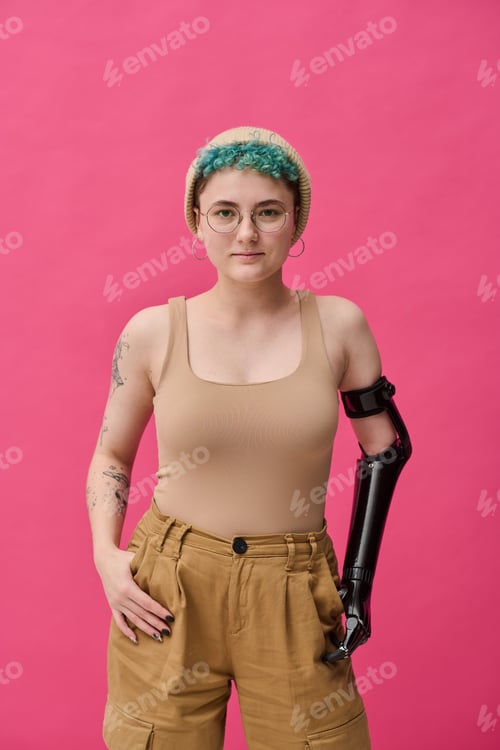 Preview: Young girl with prosthetic arm