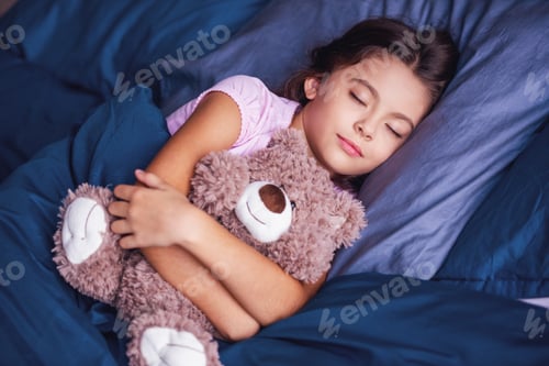 Preview: Little girl in bed