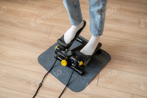 Preview: Using a stepper machine at home allows for effective leg workouts
