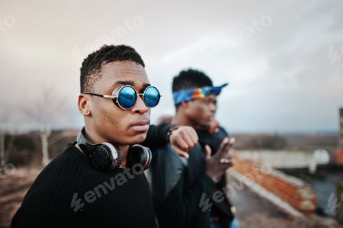 Preview: Three rap singers band on the roof