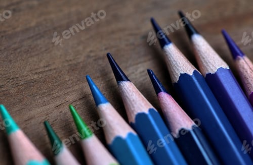 Preview: Color pencils in a cool tone on the wooden floor
