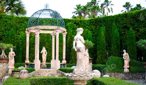 Preview: Statues and rotunda in the garden