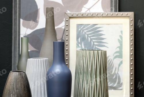 Preview: Assorted ceramic vessels with paintings