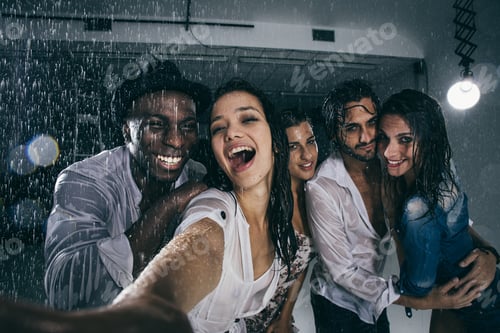 Preview: Friends under the rain