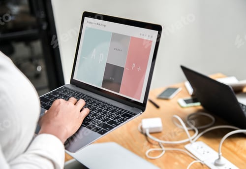 Preview: Businesswoman working on a laptop