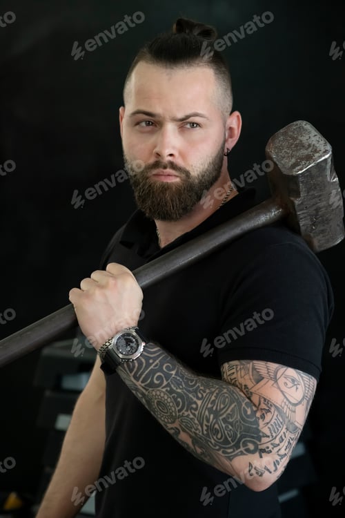 Preview: Man holds sport hammer