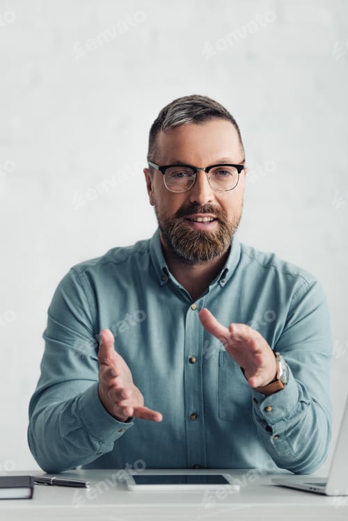 Preview: handsome businessman in shirt showing gesture and looking at camera