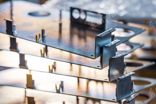 Preview: Metal boards and accessories lie on the surface