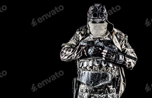 Preview: Post apocalyptic survivor with handmade pistol