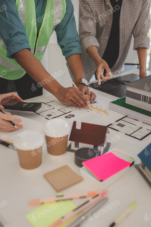 Preview: architects and engineers are discussing the design and structure of the upcoming building