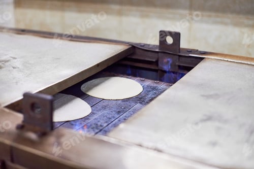 Preview: Automatic roti making machine at Gurudwara Bangla Sahib temple, automatic cooking of chapati