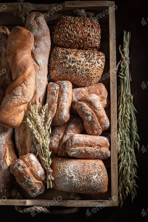 Preview: Brown baguettes and buns for tasty breakfast