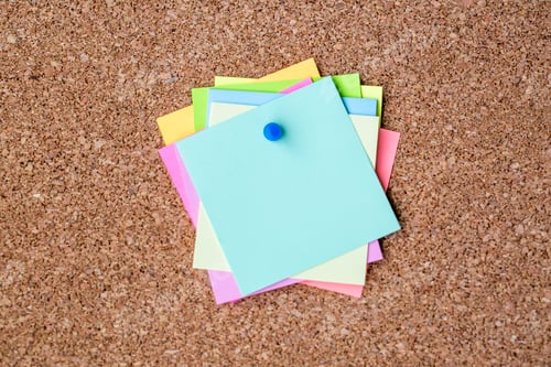 Preview: Collection of various note papers on corkboard