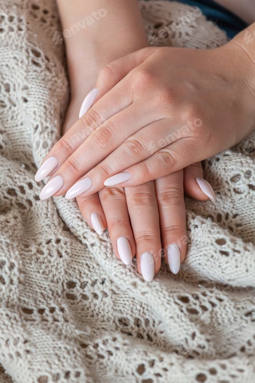 Preview: Model woman showing light pale pink nude shellac manicure on lo