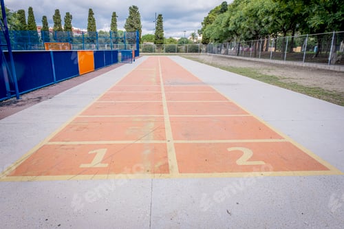Preview: Straight running track with two numbered lanes
