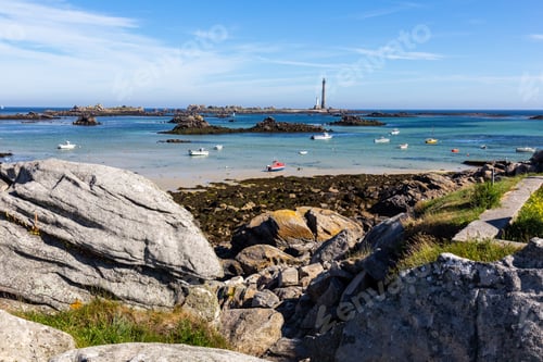 Preview: Picturesque coastal scene with crystal-clear turquoise waters surrounded by rocky islets.