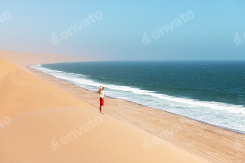 Preview: Single man in a cowboy hat in the Namib desert