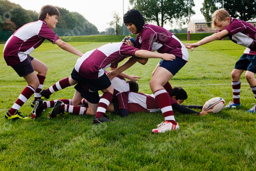 Preview: Teenage schoolboy rugby team practicing