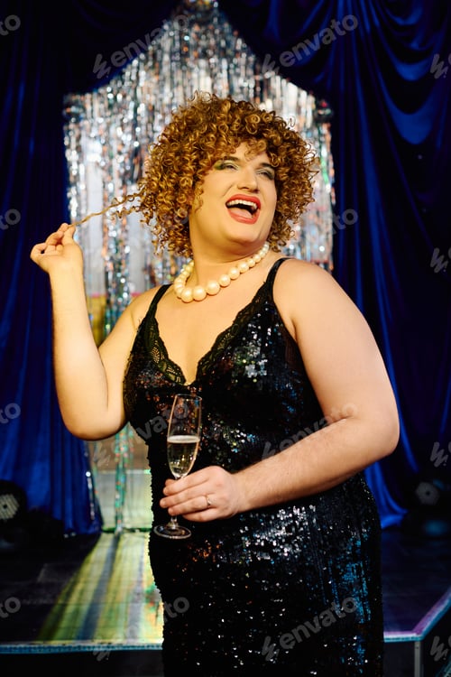 Preview: Bold drag queen brings glitter and glamour to holiday stage show performance