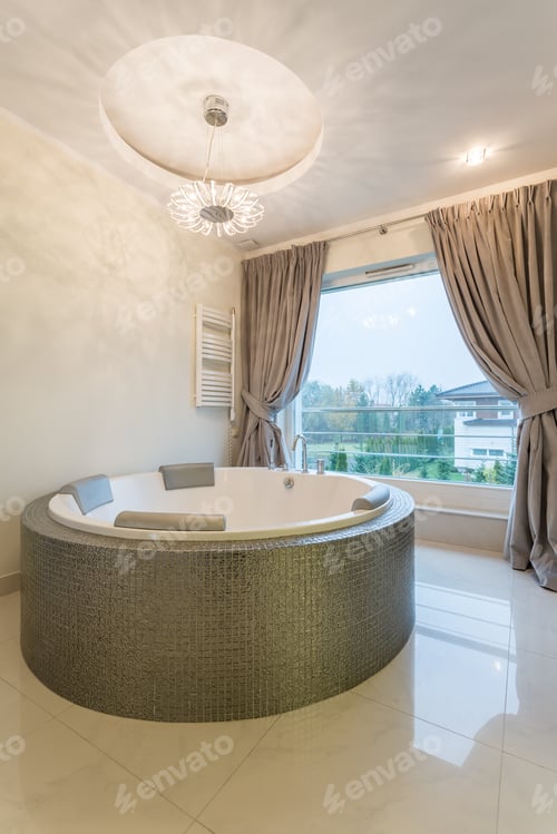 Preview: Bathtroom with oval bathtub