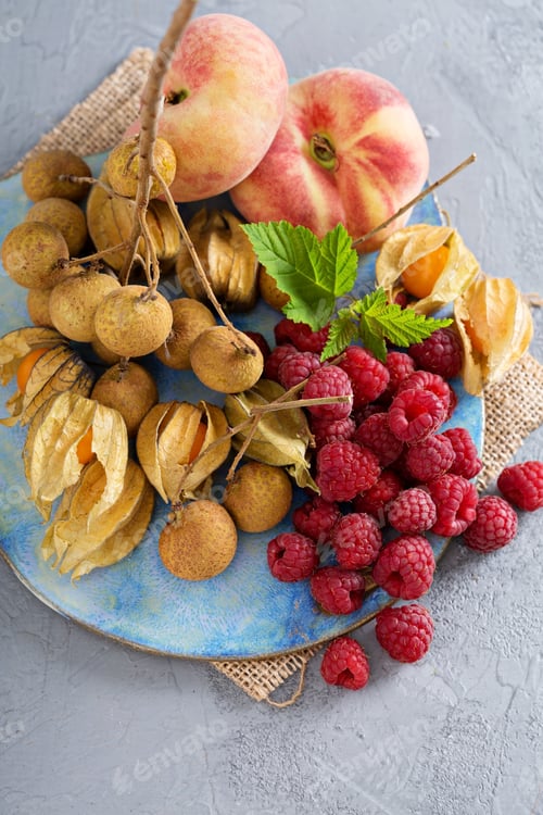 Preview: Tropical fruit plate with mango and peaches