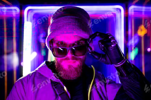 Visualização: conceito de neurologia cibernética futurista gamer inovação de fundo colorido em prótese