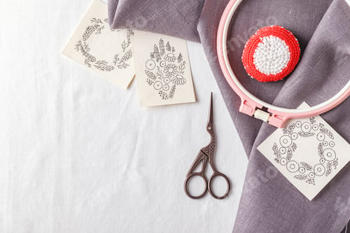 Preview: Embroidery set. Linen fabric, embroidery patterns, embroidery hoop and needls.