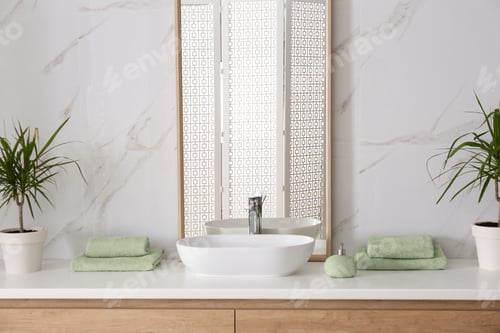 Preview: Large mirror and vessel sink in bathroom