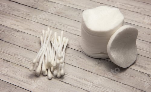 Preview: Clean cotton pads and chopsticks on a wooden background