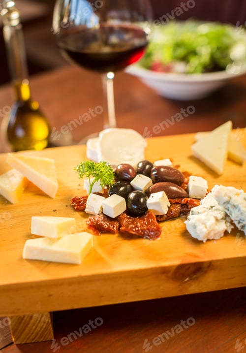 Preview: Cheese plate with a glass of red wine