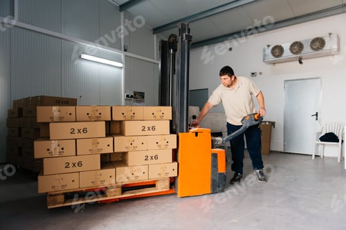 Preview: Man transporting boxes with eggs in hennery