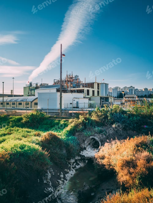 Preview: Vertical shot of a factory captured near river Tejo in Lisbon, Portugal