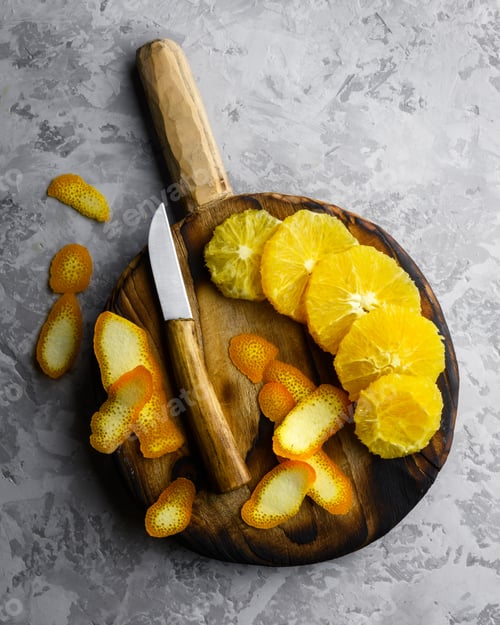 Preview: Orange pieces on grey plate closeup