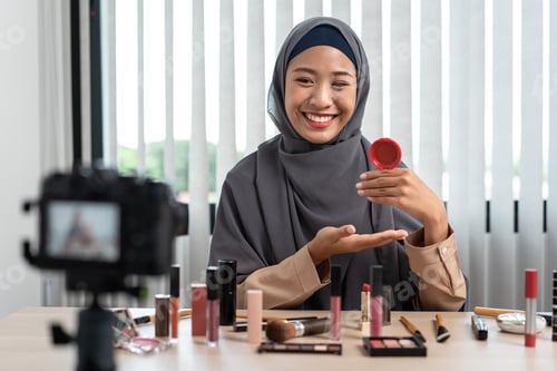 Preview: Woman muslim blogger is present make up tutorial beauty cosmetic review product and broadcast live