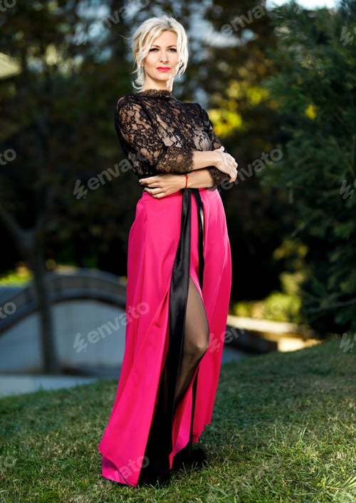 Preview: Portrait Of Adult Fashionable Elegant Woman In The City.