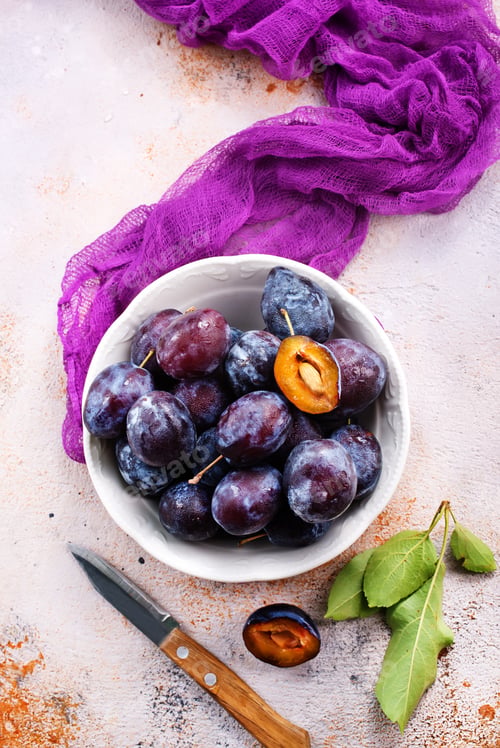 Preview: fresh plums