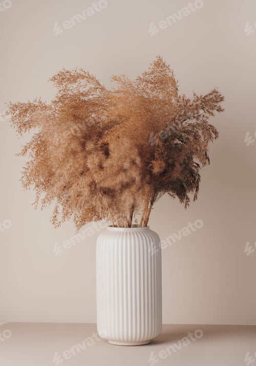 Preview: Brown Fluffy Grass in White Ridged Vase