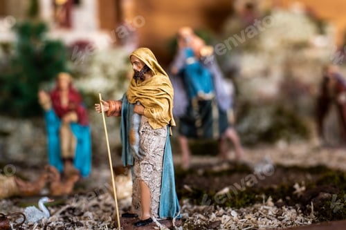 Preview: Religious figures of nativity scene at Christmas.