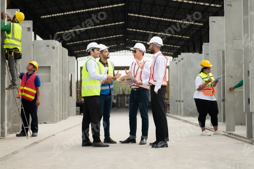 Preview: Architects a visit to the construction site.