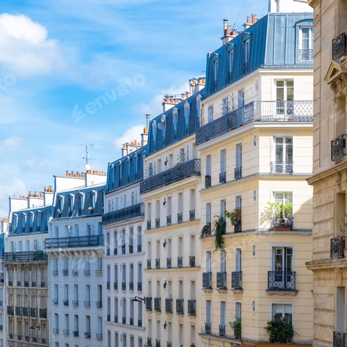 Preview: Paris, typical street in Montmartre
