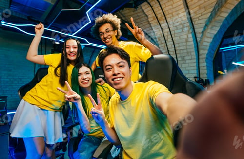 Preview: Multiethnic group of young friends playing videogames