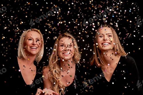 Preview: Group of friends partying in a nightclub and toasting drinks